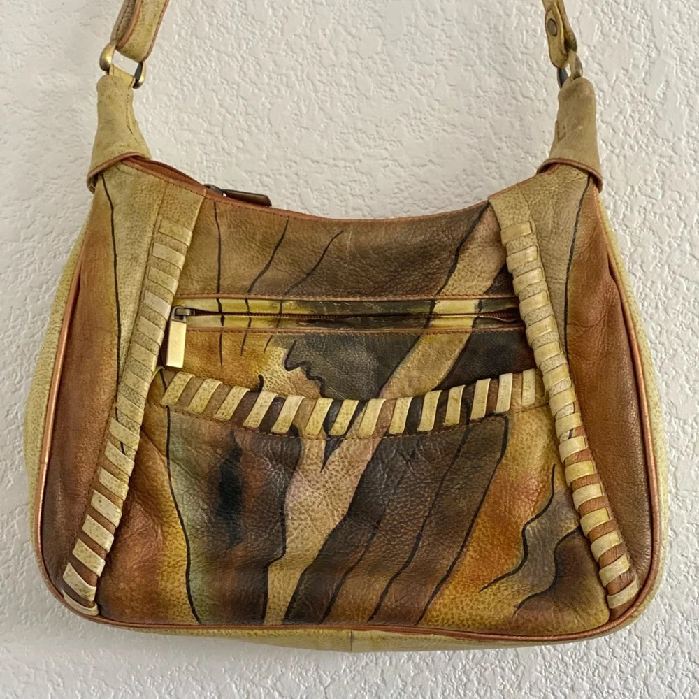 Magnifique Leather Shoulder Bag